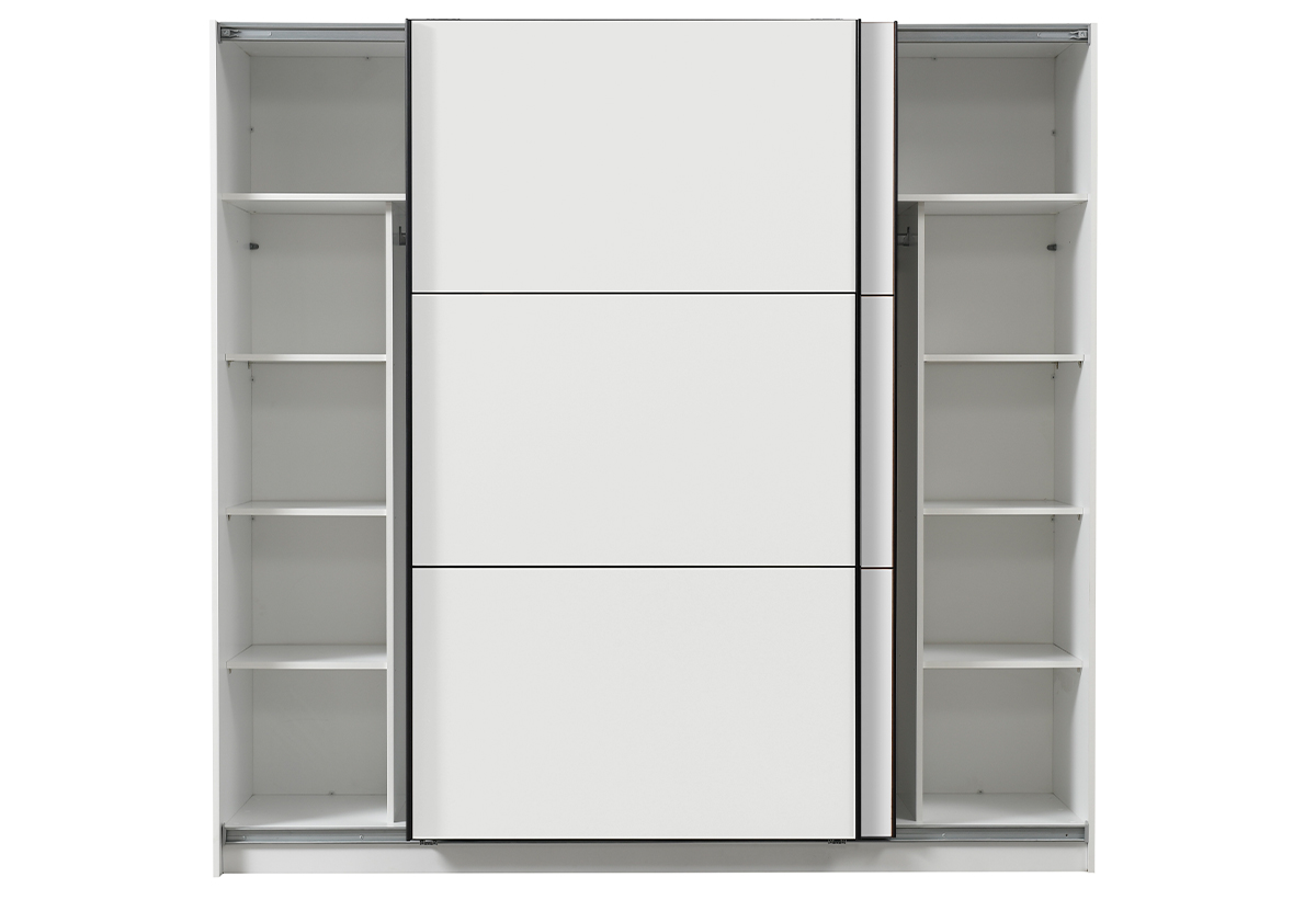 Απεικονίζεται η ντουλάπα ανοιχτή.